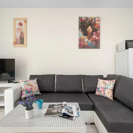 Cozy Near The Wisla River With Balcony By Renters Krakow