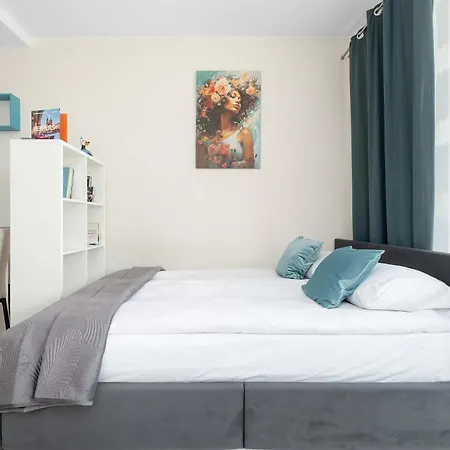 Cozy Near The Wisla River With Balcony By Renters Apartment