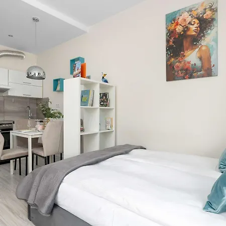 Apartment Cozy Near The Wisla River With Balcony By Renters