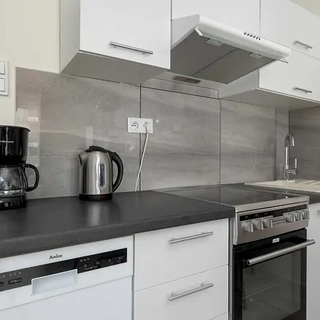 Apartment Cozy Near The Wisla River With Balcony By Renters