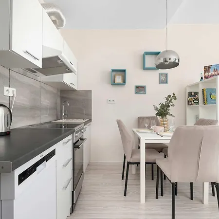 Cozy Near The Wisla River With Balcony By Renters Apartment Krakow
