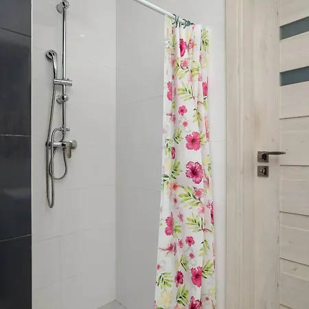 Cozy Near The Wisla River With Balcony By Renters Apartment
